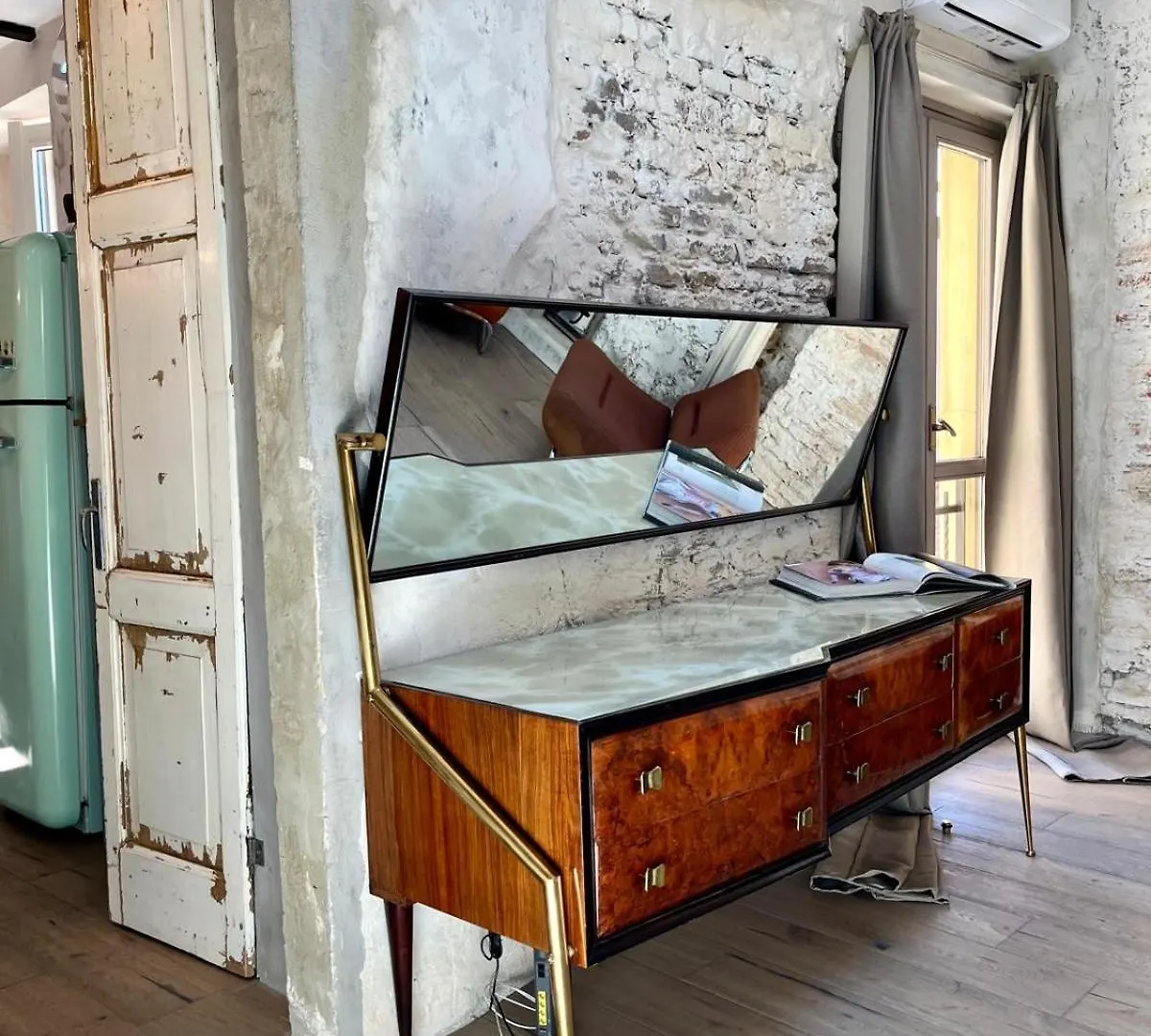 Charming And Design Attic Loft Central Milan In Coolest Area Navigli Ticinese 0*,  Italien